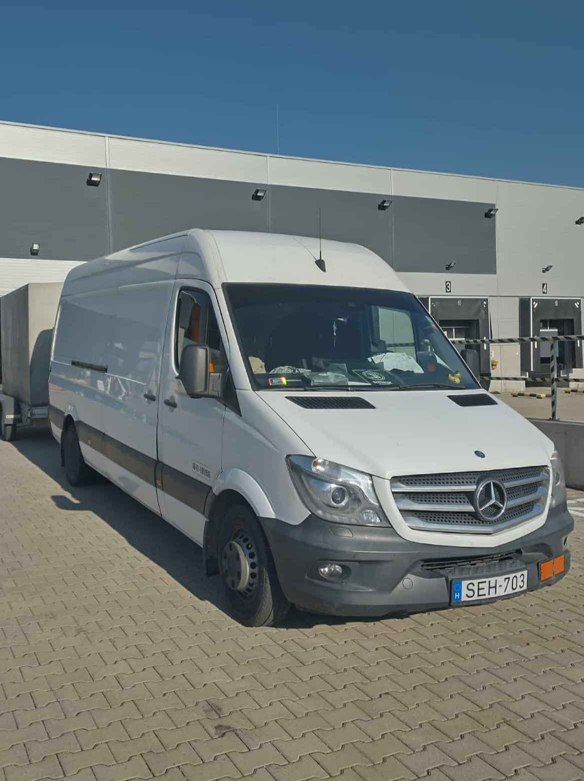 ADR Express teherautó – elölnézet