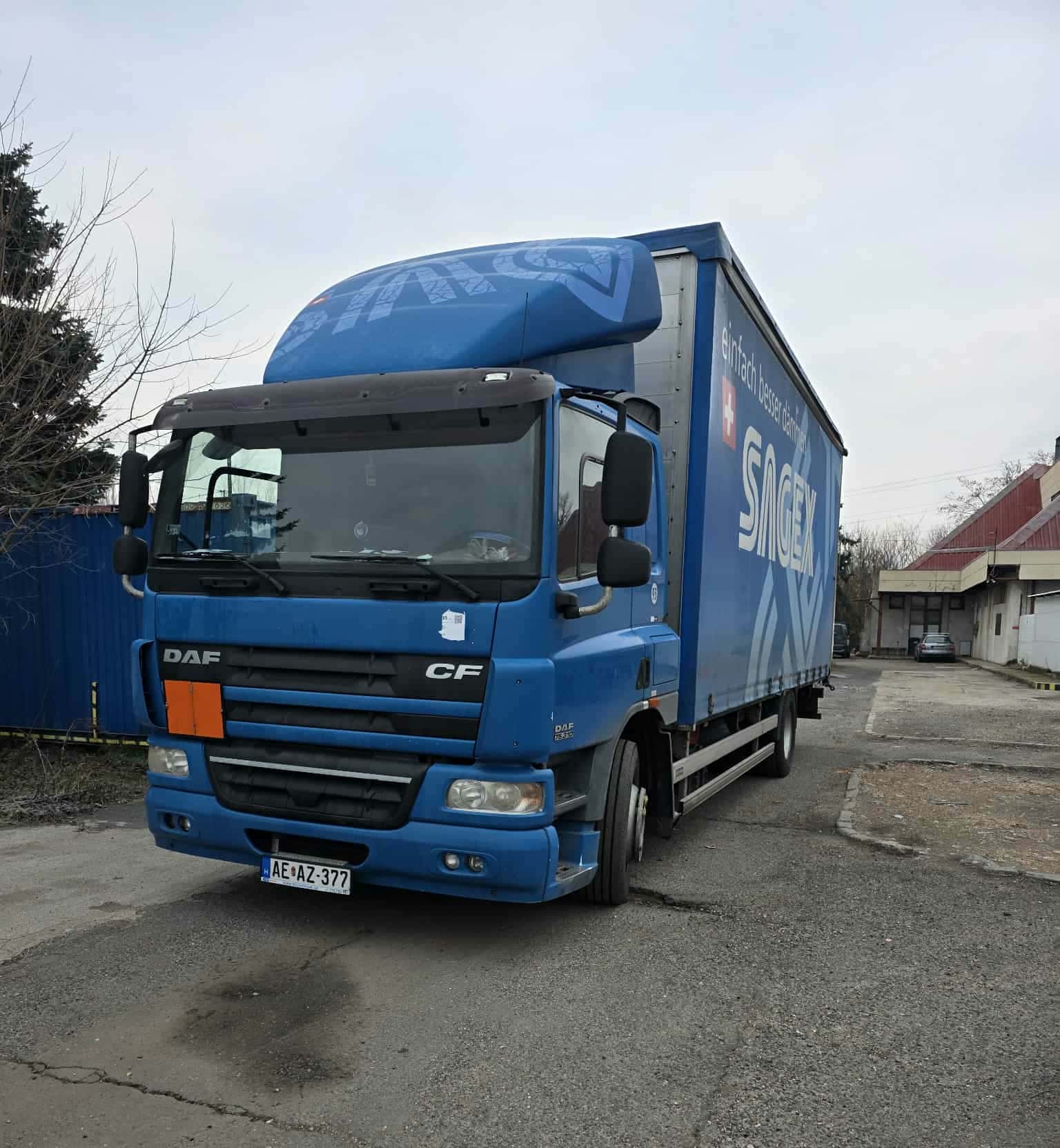 ADR teherautó – elölnézet